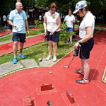 Tiziana Chiaravalli e Luisa Armenia sul campo di minigolf di Lozza durante gli Internazionali 2018