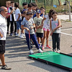 Open Day dello Sport di Novi Ligure 2018 - alunni delle elementari imparano il golf su pista con i giocatori del MGC Novi Ligure